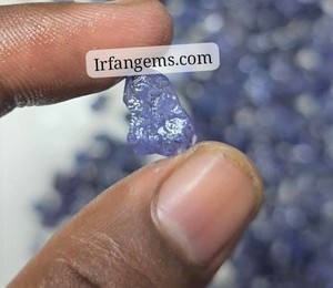 Tanzanite brute de haute qualité 100% naturelle, cristal brut de forme libre, pierres précieuses brutes de tanzanite en vrac, lot de pierres précieuses brutes de tanzanite, anneaux et pendentifs en tanzanite - Product Image 1