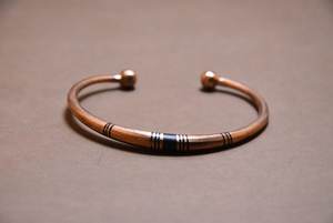 Bracelet manchette en cuivre rouge Tuareg fait main, design berbère, bijoux artisanaux - Product Image 2