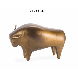 Figura Decorativa Creativa de Aluminio Chapada en Oro, Elemento de Diseño Interior Único para Villas Contemporáneas de Alta Gama - Product Image 1