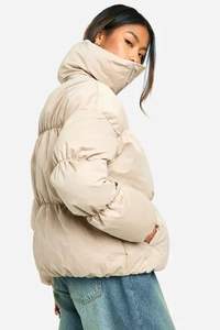 เสื้อแจ็คเก็ตพัฟเฟอร์ผู้หญิงคุณภาพพรีเมียม OEM แบบมีซับใน คอสูง ทรงโอเวอร์ไซส์ และเสื้อแจ็คเก็ตบุนวมแบบพัฟเฟอร์สำหรับฤดูหนาว - Product Image 2