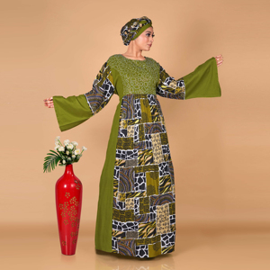 ชุดคาฟตันผ้าเรยอนพร้อมปักลายละเอียดที่ช่วงคอเสื้อ ดีไซน์ลายศิลปะ แขนเสื้อทรงบาน และความยาวคลุมเท้าที่พลิ้วไหว - Product Image 2