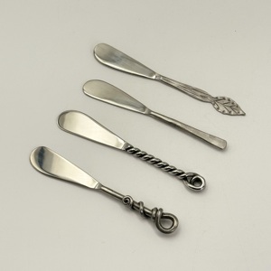 Ensemble de 4 outils à fromage en acier inoxydable avec des poignées de conception torsadée et en forme de feuille pour servir le fromage et le beurre - Product Image 4