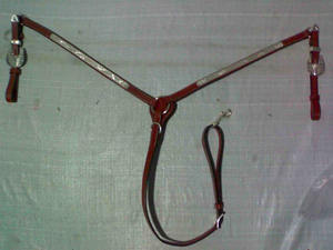 À VENDRE : Plastron de cheval en PVC avec ferrures en acier, couleurs BLEU, NOIR, ROUGE, en dollars, taille 6, pleine taille, cob, shetland, CARTES DE CRÉDIT ACCEPTÉES - Product Image 5