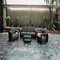 Ensemble de canapés en rotin tressé brun moderne 2 fauteuils et 3 places avec coussins en PU pour l'extérieur, salon, parc et cour