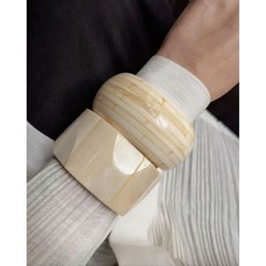 Brazaletes Modernos Hechos a Mano de Resina y Madera, Artesanías de Bambú y Madera - Product Image 4