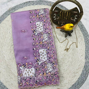Sari élégant doré effet froissé – Broderie motif animalier de créateur avec motif floral et chemisier - Product Image 1