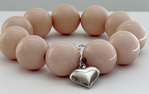 Pulsera de cuentas de resina rosa con dijes de corazón redondos, elástica y ajustable, joyería de moda para mujer, regalo para el Día de San Valentín - Product Image 2