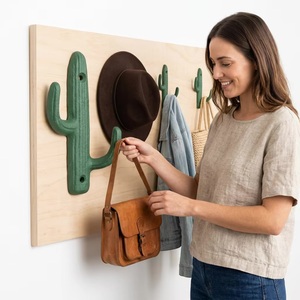 Offre Spéciale : Crochets Muraux en Fonte Écologique Faits Main, Motif Cactus Vert, pour Rangement de Vêtements par Beads Art - Product Image 2