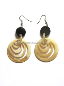 Boucles d'oreilles en corne de conception classique avec perles et diamants Boucles d'oreilles pendantes fines uniques pour les fêtes et les occasions religieuses - Product Image 3