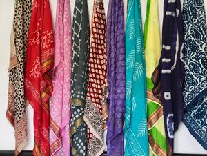 Foulard carré ethnique en coton fait main, imprimé floqué dessiné à la main, doux pour la peau, cadeau d'été pour la Saint-Valentin - Rajasthan Naaz - Product Image 3