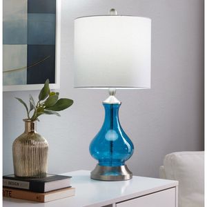 Lámpara de Mesa Contemporánea Jasmine de 22 Pulgadas con Detalles de Vidrio, Cristal Azul Zafiro Transparente, Acabado en Níquel Cepillado, Pantalla de Lino Blanco, Estilo Elegante - Product Image 4