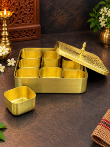 Caja de Especias Masala Dabba de Latón Hecha a Mano, Organizador de Cocina Indio con Múltiples Compartimentos, Contenedor Decorativo para Condimentos - Product Image 4