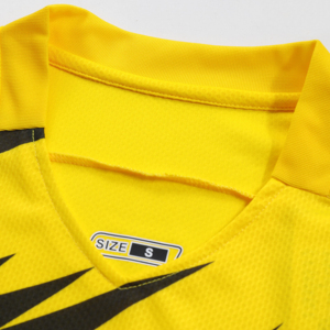 Ensemble de maillots de football à coupe athlétique, motif géométrique vert citron, sublimation premium, séchage rapide, vente en gros - Product Image 5