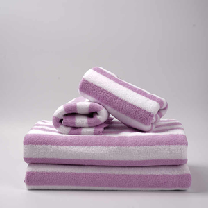 Serviette de plage en velours de haute qualité, à carreaux noir et blanc, antimicrobienne, écologique, personnalisable en coton pour usage quotidien - Product Image 1