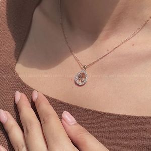 Colgante de escorpio en oro amarillo, colgante de diamante con diseño de halo, joyería astrológica, amuleto del zodiaco de escorpio - Product Image 3