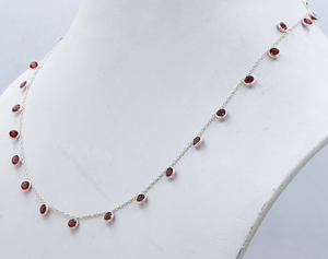 Collar de Plata de Ley 925 con Granate para Mujer, Diseño Minimalista con Corte Redondo, Cadena con Gema de Granate, Regalo de Joyería - Product Image 3