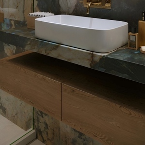 Bagno moderno di lusso con parete in marmo, specchio a LED e lavabo, mobile da bagno OEM. - Product Image 2