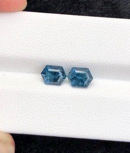 Turmalina Azul Natural en Forma de Hexágono, Gema Facetada de Afganistán, Perfecta para Diseño de Joyería - Product Image 1