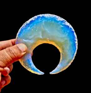 Arte Ritual de Vidrio Tallado a Mano: Puntas de Flecha y Lunas Crecientes - Product Image 4