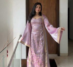 ชุดผ้าไหมลายลาเวนเดอร์ จิมี ซิลค์ 3 ชิ้น สไตล์ชาติพันธุ์ |   ชุดคุर्ติปักลายหนักพร้อมกางเกงปาลาซโซ่และเสื้อโค้ทยาวแบบมีประกาย เหมาะสำหรับงานอีด - Product Image 2