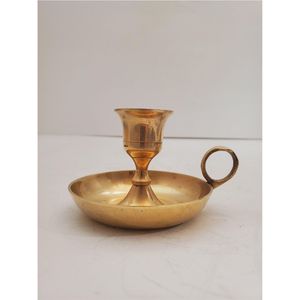 Candelabro Tradicional de Latón al por Mayor, Soporte Duradero de Metal para Velas Cónicas con Asa, Base Decorativa para Velas Bañada en Oro - Product Image 4