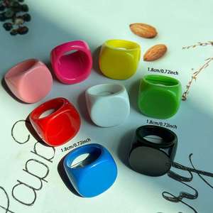 Porta Anillos de Resina con Forma de Animal, Decoración Navideña, Artístico, Coleccionable, Forma Irregular, Color Blanco y Negro - Product Image 2