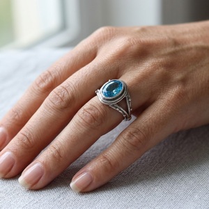 Bague élégante en argent sterling 925 massif avec topaze bleue naturelle, bijou artisanal de créateur, pierre de naissance de novembre, vente en gros - Product Image 5