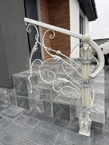 Barandilla de Escalera Tradicional de Hierro Forjado con Diseño Ornamental, Montaje en el Suelo, Acabado Resistente a la Oxidación para Pasamanos de Escalera - Product Image 3