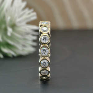 แหวนแต่งงานทันสมัยประดับเพชรโมอิสซาไนต์ทรงบริลเลียนต์คัท น้ำหนัก 1.40 กะรัต ตัวเรือนทองคำแท้ 14K ทรงเต็มวง พร้อมแหวนคู่เป็นของขวัญ - Product Image 6