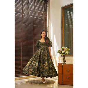 Hermoso Vestido de Noche Marrón Estampado con Volantes, Talla Única para Fiestas, por RV Creation - Product Image 3