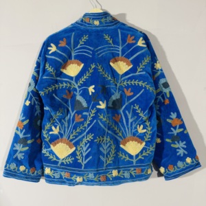 Veste en velours bleu brodée Suzani pour femmes |   Manteau floral bohème Suzani |   Vêtements ethniques faits à la main pour les festivals - Product Image 3