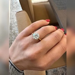 Anillo de lujo con diamante cultivado en laboratorio de corte redondo para mujer, plata 925, regalo de compromiso y boda con certificación IGI SGL y alta claridad - Product Image 1