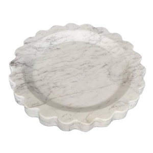 Élégant plateau rond en marbre avec bords ondulés pour l'affichage de service ou l'organisation d'accessoires et de décoration à vendre - Product Image 1