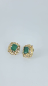 Pendientes de plata de ley 925 chapados en oro con circonita cúbica verde cuadrada, joyería de diseñador - Product Image 2
