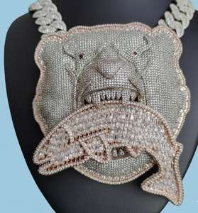 Colgante de lujo de plata 925 chapado en oro de 18 quilates con moissanita y diseño de pez, amuleto temático para joyería unisex - Product Image 2