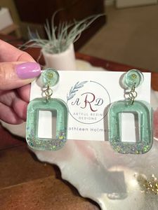 Boucles d'oreilles en résine faites à la main, bijoux en résine époxy, boucles d'oreilles à clipser, H a CRAFT, classiques pour femmes, pour les fêtes - Product Image 5