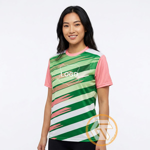 T-shirt personnalisé Alpha Kappa pour femmes, écologique, respirant, rose et vert, vêtements grecs d'été - Product Image 3