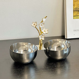 Plats de service modernes en métal à double compartiment avec poignée en forme de fleur dorée, finition argentée polie, pour la table et les cadeaux - Product Image 1