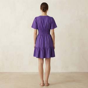Robe courte élégante en popeline de coton violet avec manches courtes et taille élastiquée pour femme, en tissu léger, style moderne - Product Image 4
