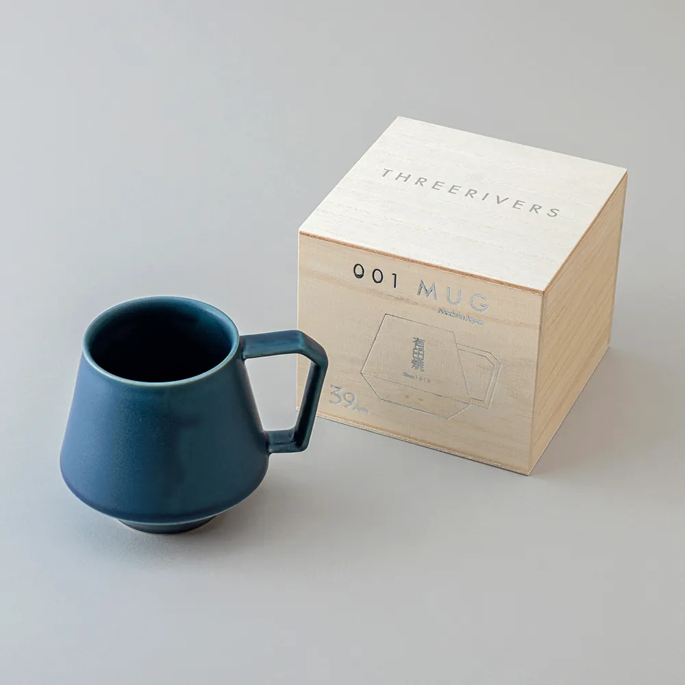 マグカップはハンドル付きの少し大きいマグカップが使いやすい日本ブランドのアリタヤキカップ