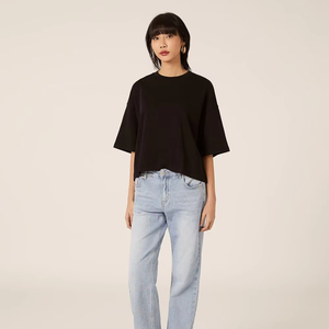 T-shirt court noir minimaliste pour femme, manches courtes, col rond, décontracté, en coton, coupe ample, streetwear, haut d'été quotidien - Product Image 1