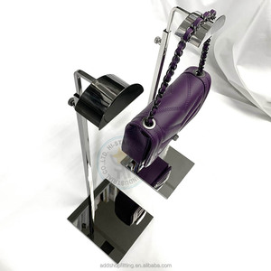 Expositor de Bolsos de Mano, Mochilas y Carteras de Acero Inoxidable Ecológico Moderno con Logotipo Personalizado, Acabado Plateado Pulido de Lujo - Product Image 5