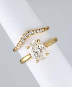 Anillo de boda curvo con diamantes redondos cultivados en laboratorio de 0.8 quilates en oro amarillo, blanco, rosa y platino de 18 quilates. - Product Image 3