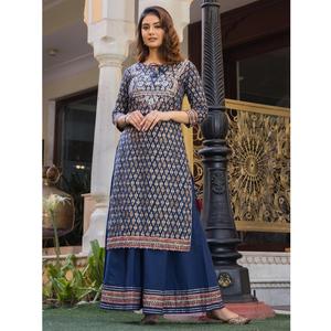 Conjunto Palazzo Azul Marino Elegante con Bordado a Mano y Tela Cómoda, el Más Vendido, Disponible para la Venta - Product Image 1