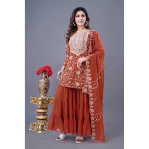 Conjunto de Top, Sharara y Dupatta de Chifón de Diseño con Bordado Intenso para un Look Festivo - Product Image 3