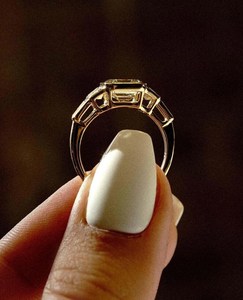 Bague en or massif 14 carats avec diamant taille Asscher de 2,01 carats, cinq pierres, pour femme, cadeau de mariage ou pour amies - Product Image 5