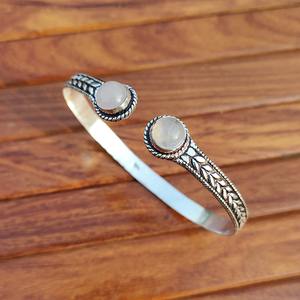 Bracelets en laiton avec pierres précieuses naturelles pour le yoga, un accessoire de mode qui symbolise l'énergie positive et un style de vie holistique, disponibles au prix d'usine - Product Image 5