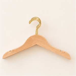 Perchas de Madera Natural de Lujo Personalizadas con Gancho Giratorio Dorado, Perchas Ecológicas de Madera Maciza para Ropa de Boutique - Product Image 3
