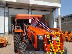 Precio de Fábrica para Tractor Agrícola MU5502 2WD de 70HP con Potente Motor Diésel y Bomba para Transporte Agrícola - Product Image 6