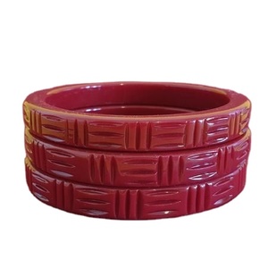 Bracelet en résine pour femme Perle sculptée à la main par des artisans indiens Bracelets élégants classiques à la mode pour cadeau de fête - Product Image 1